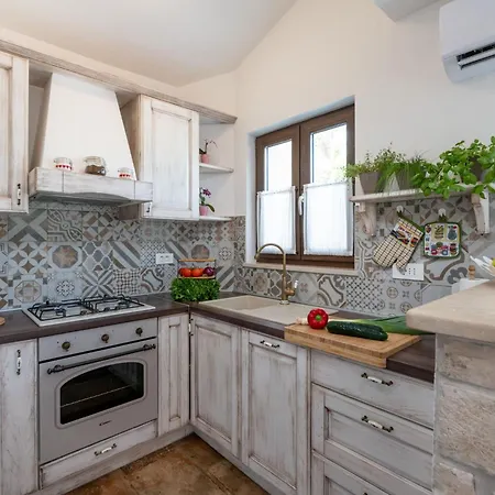 Prázdninový dům Typisch Istrisches Steinhaus Brnistra In By Interhome Rakalj