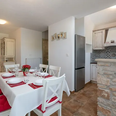 Prázdninový dům Typisch Istrisches Steinhaus Brnistra In By Interhome Rakalj