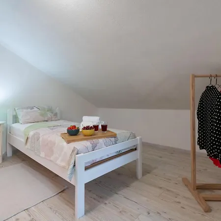 Prázdninový dům Typisch Istrisches Steinhaus Brnistra In By Interhome